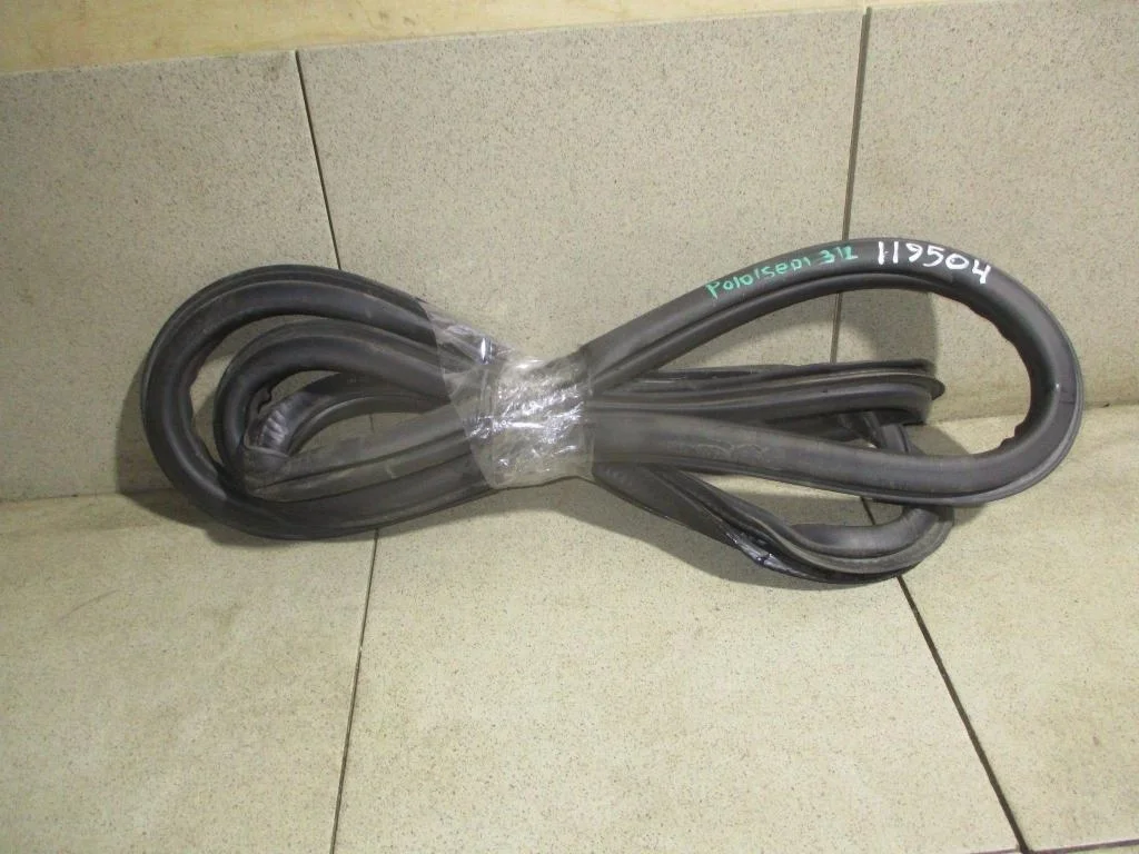 Уплотнитель двери Volkswagen Polo 5