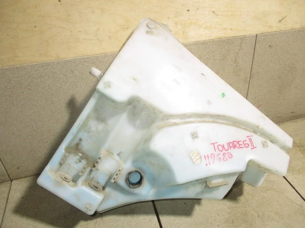 Бачок омывателя лобового стекла Volkswagen Touareg 2 2016 FL, NF