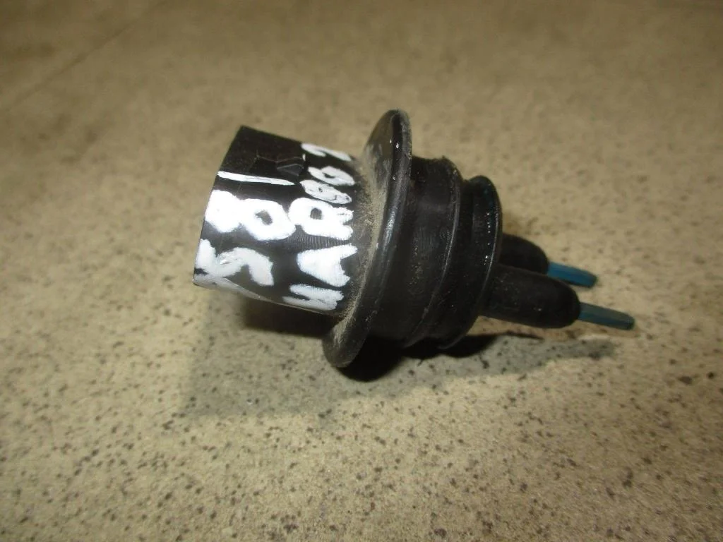 Датчик уровня бачок омывателя Volkswagen Touareg 2 2016 FL, NF