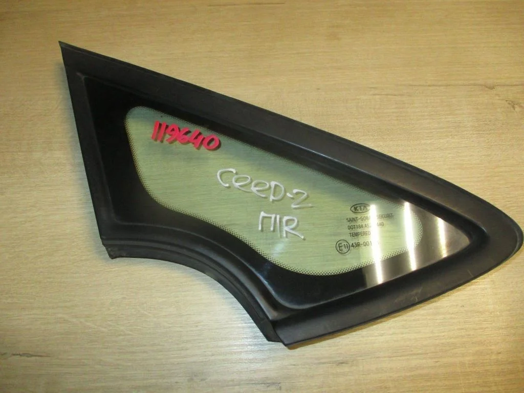 Стекло кузовное глухое правое Kia Ceed 2 JD