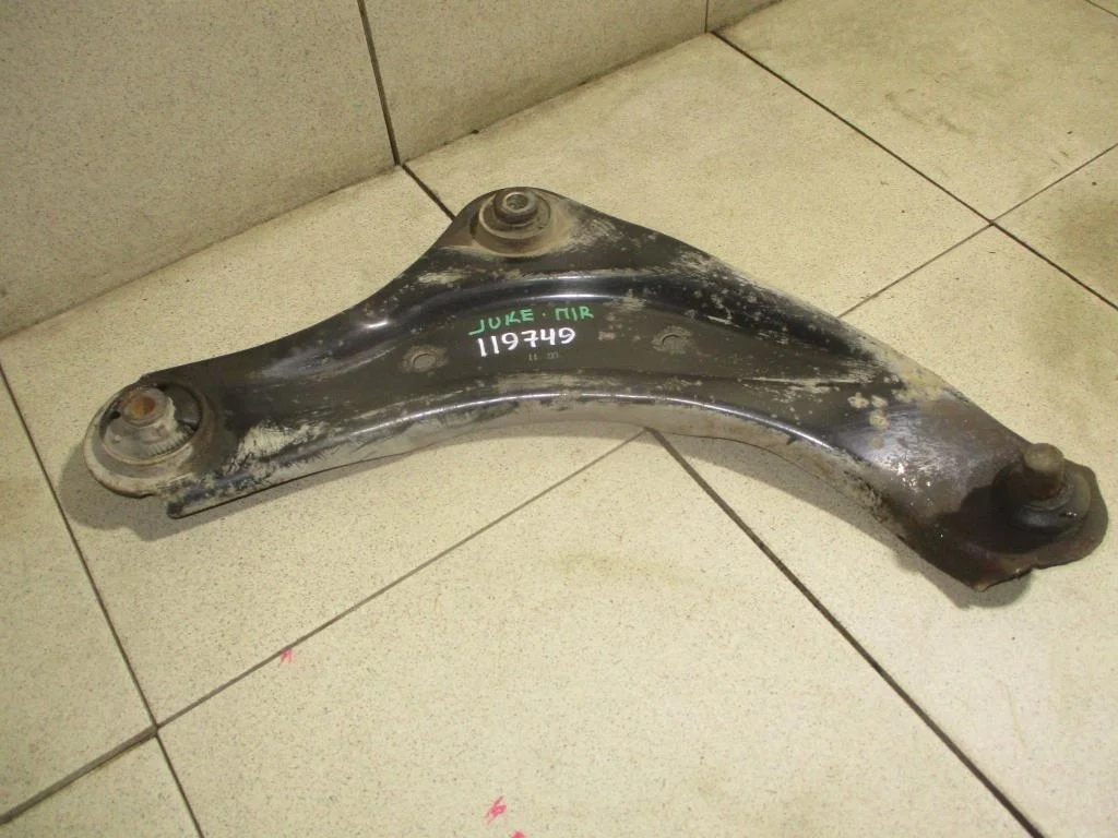 Рычаг передний правый Nissan Juke F15