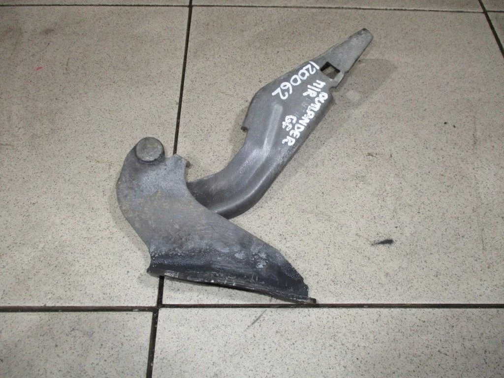 Петля капота правая Mitsubishi Outlander 3 2015 GF