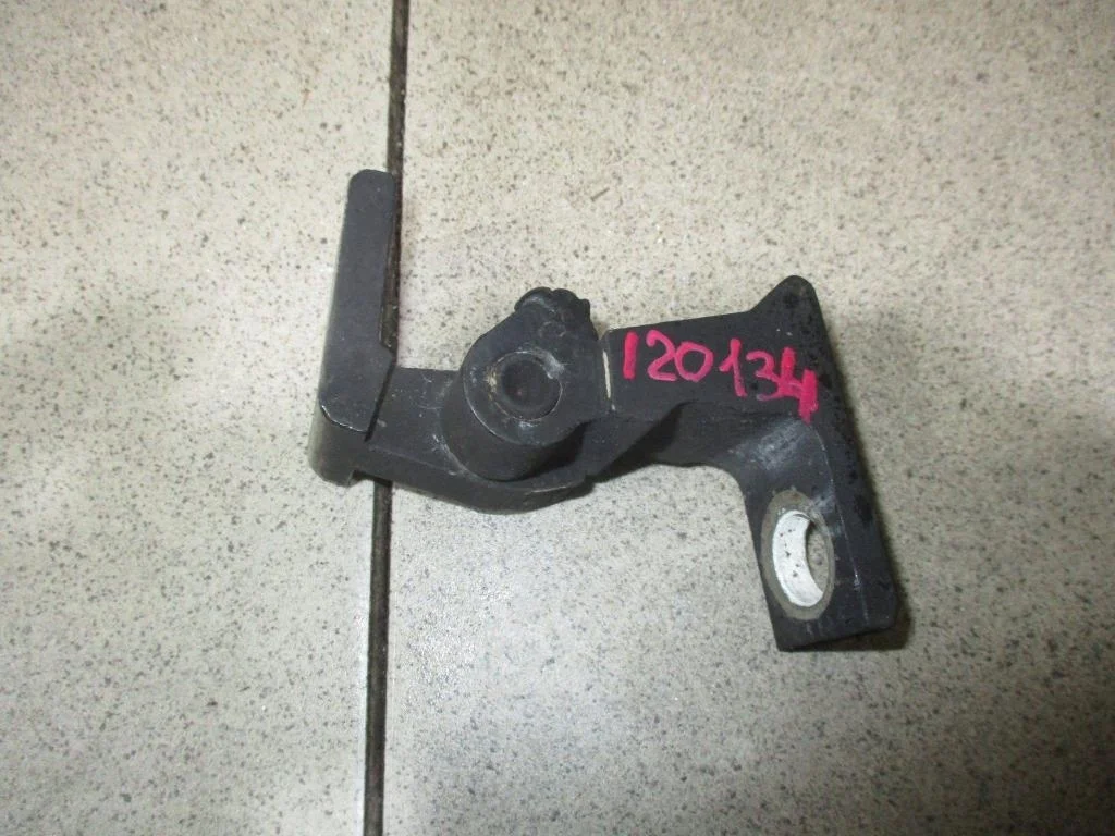 Петля двери Volkswagen Polo 5