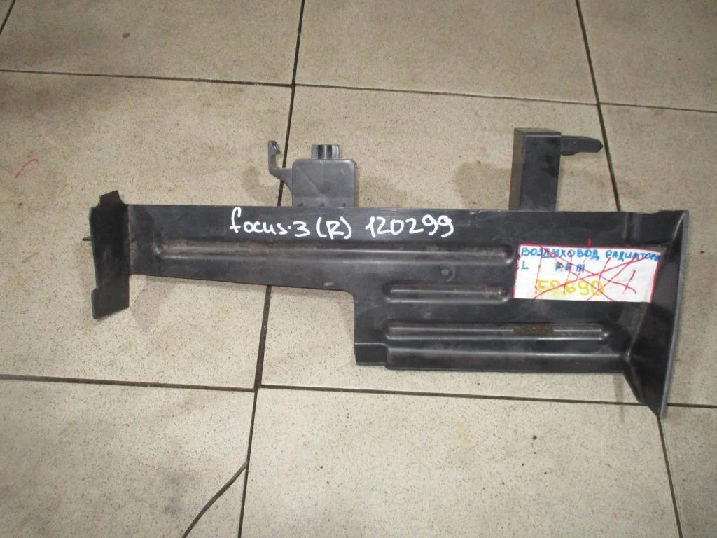 Воздуховод радиатора правый Ford Focus 3