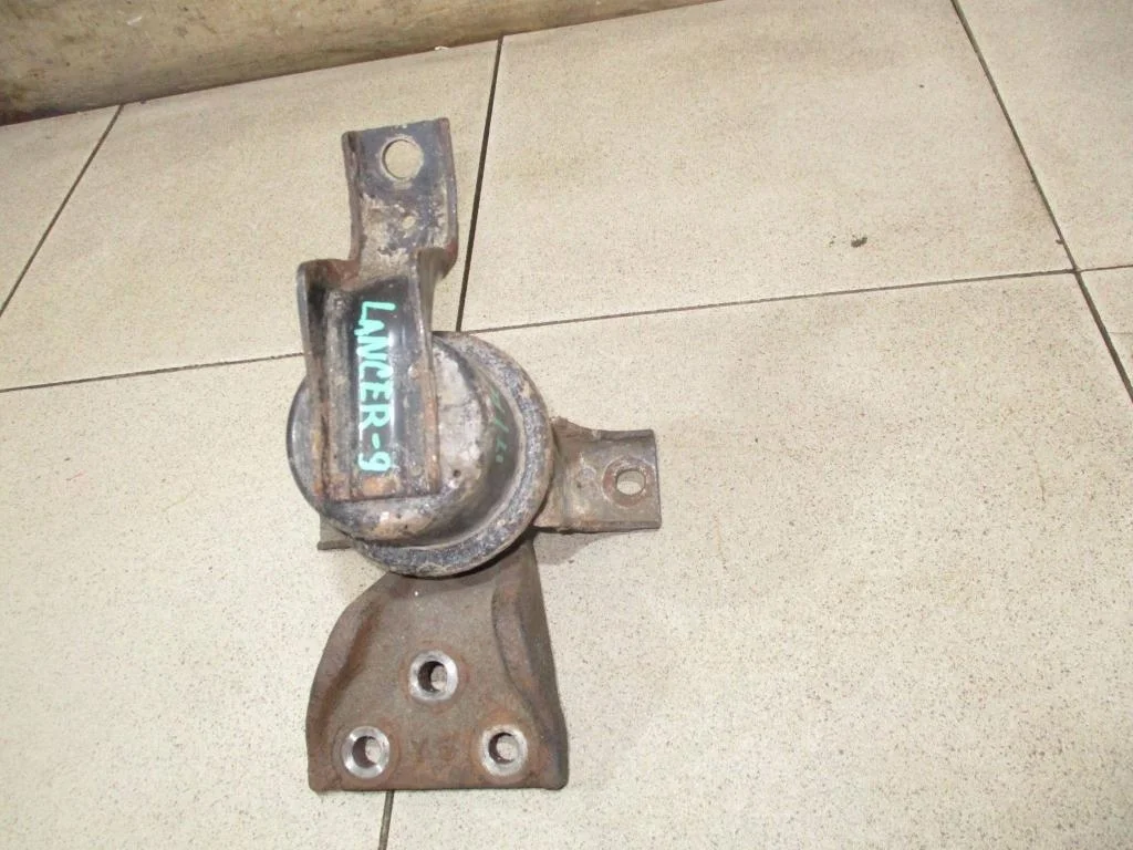 Опора двигателя правая Mitsubishi Lancer 9 CS