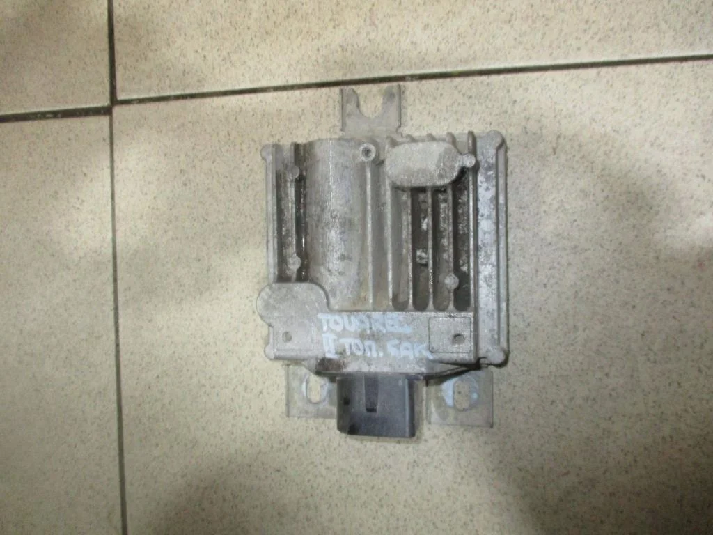 Реле топливного насоса Volkswagen Touareg 2 2016 FL, NF