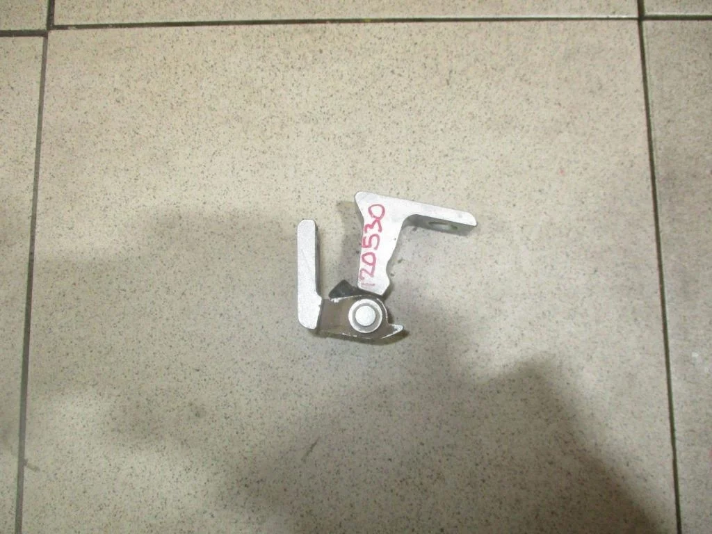 Петля двери Volkswagen Touareg 2 2016 FL, NF