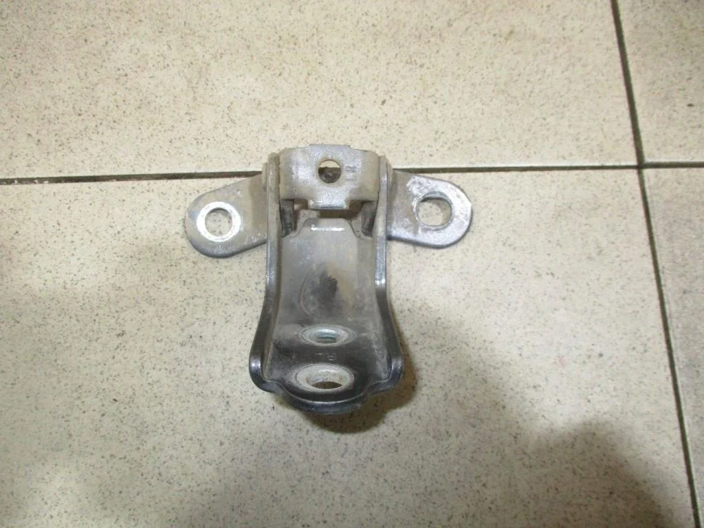 Петля двери задней правой нижняя Hyundai Solaris 1 RB