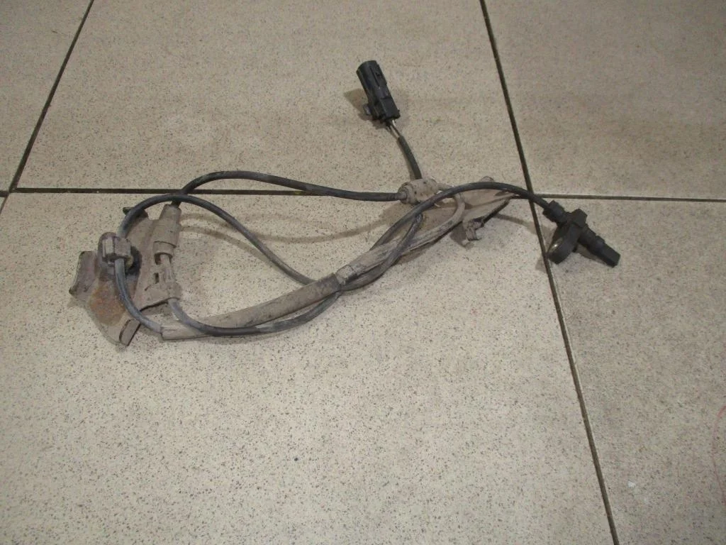 Датчик abs передний левый Toyota Corolla E150