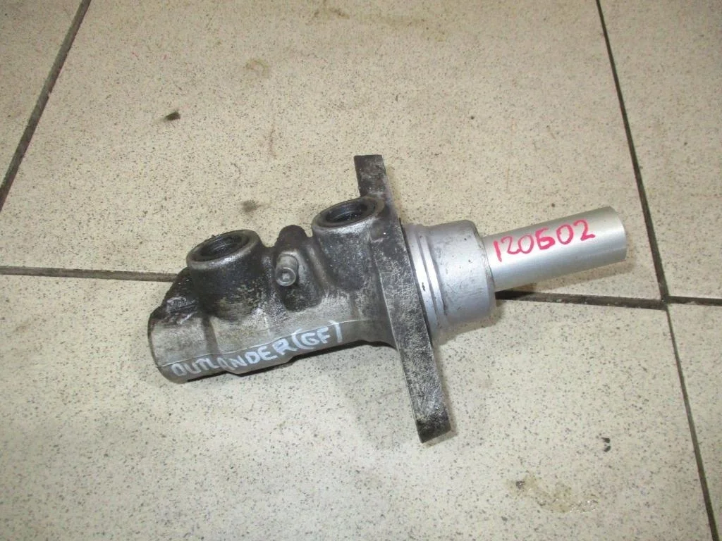 Цилиндр тормозной главный Mitsubishi Outlander 3 2015 GF