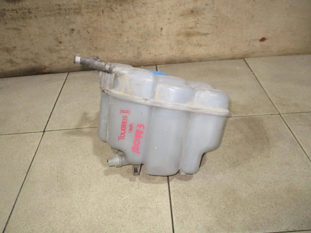 Бачок расширительный Volkswagen Touareg 2 2016 FL, NF