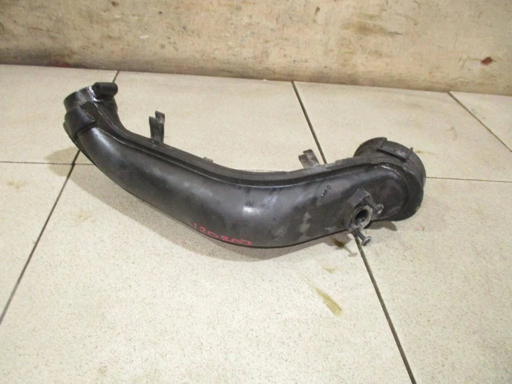 Патрубок турбины Volkswagen Jetta A6