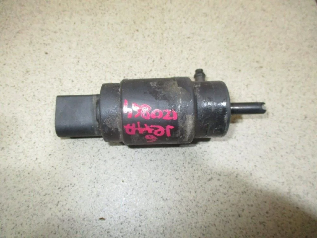 Насос омывателя Volkswagen Jetta A6