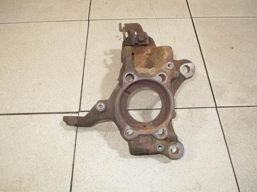 Кулак поворотный передний правый Volkswagen Jetta A6