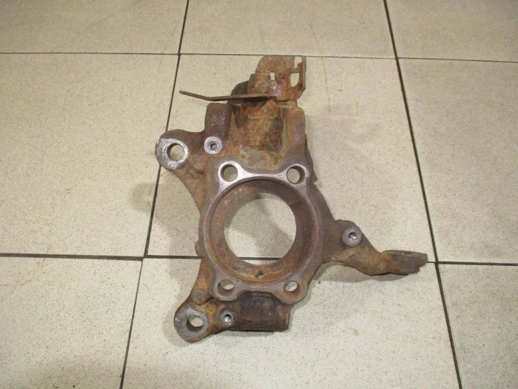 Кулак поворотный передний левый Volkswagen Jetta A6