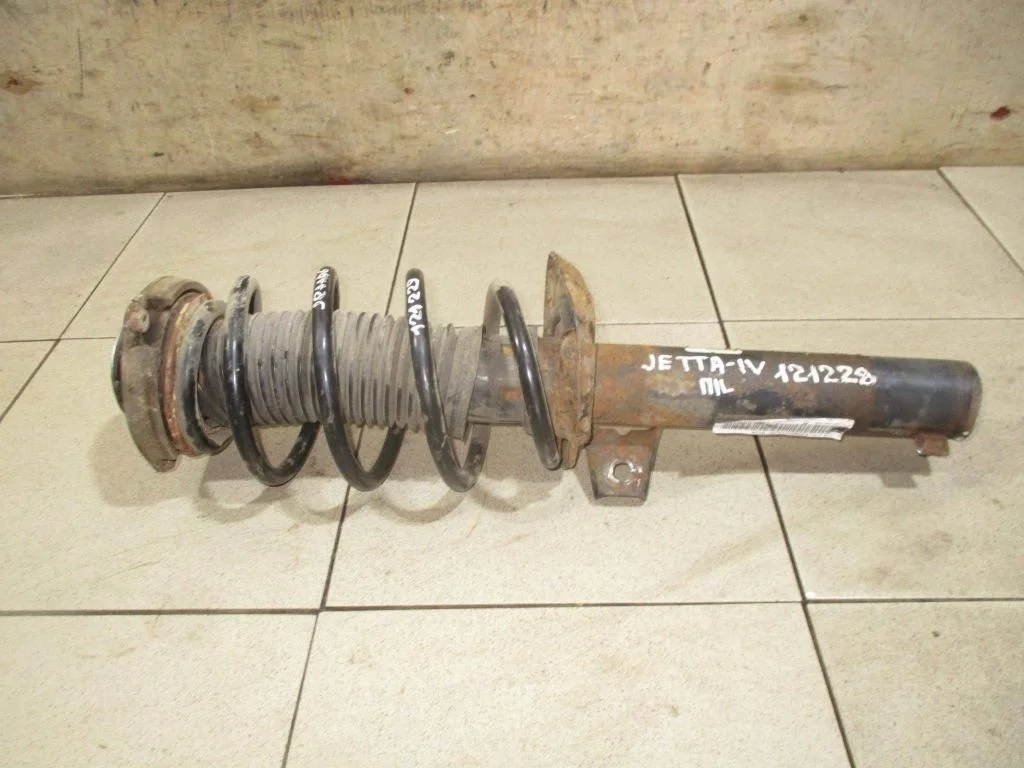 Амортизатор передний Volkswagen Jetta A6