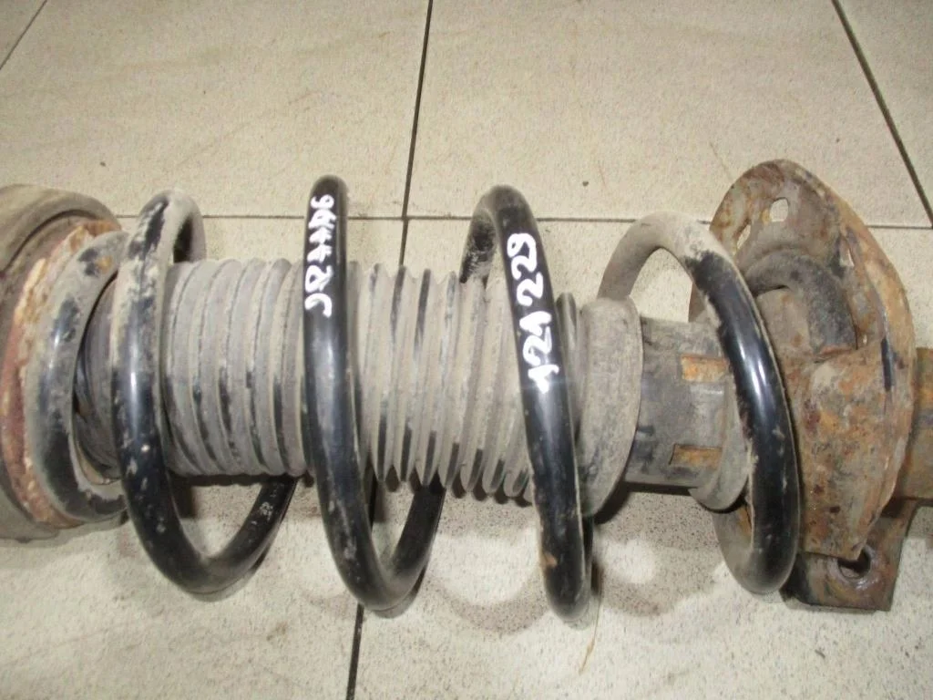 Пружина передняя Volkswagen Jetta 2011 A6