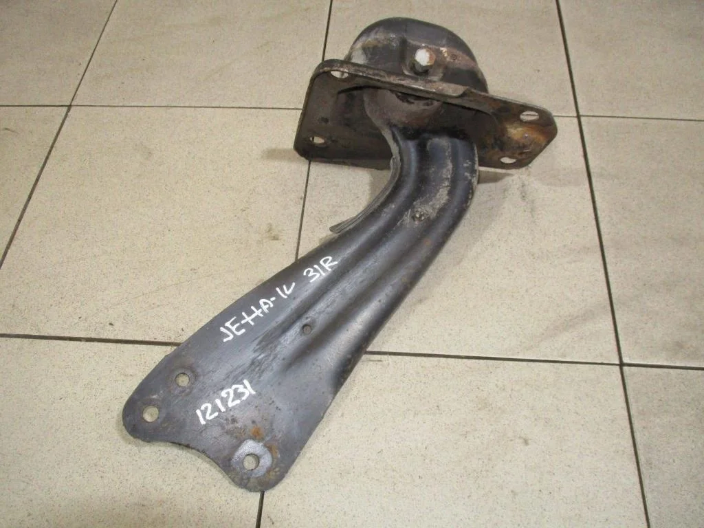 Рычаг задний продольный правый Volkswagen Jetta A6