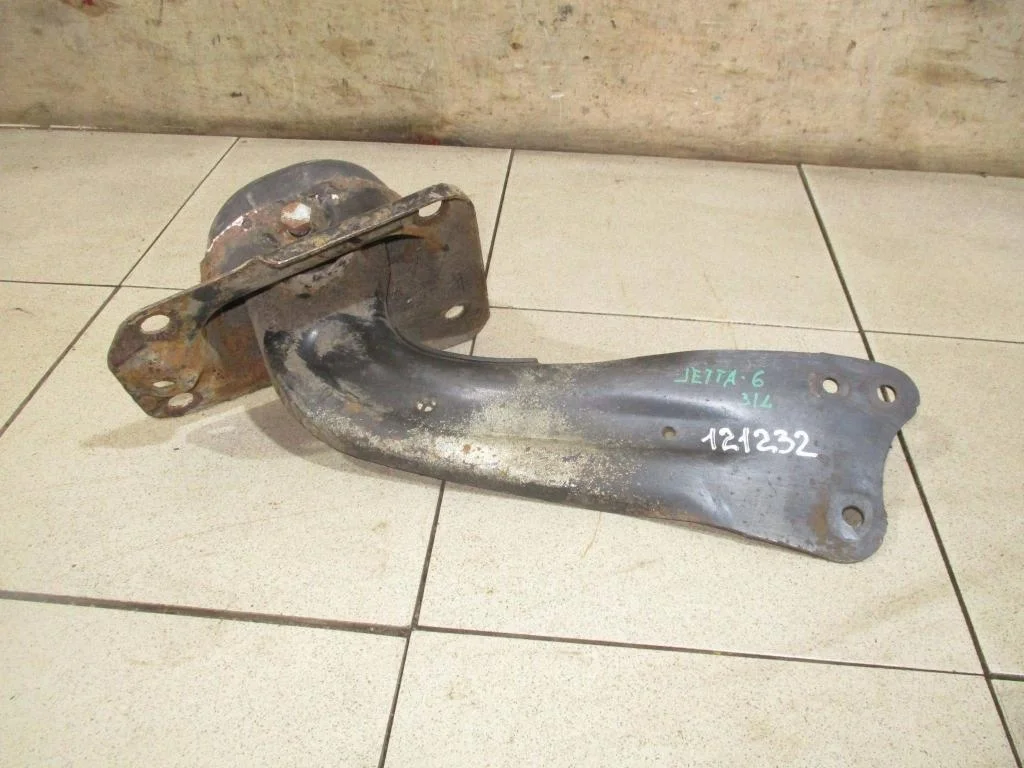 Рычаг задний продольный левый Volkswagen Jetta A6