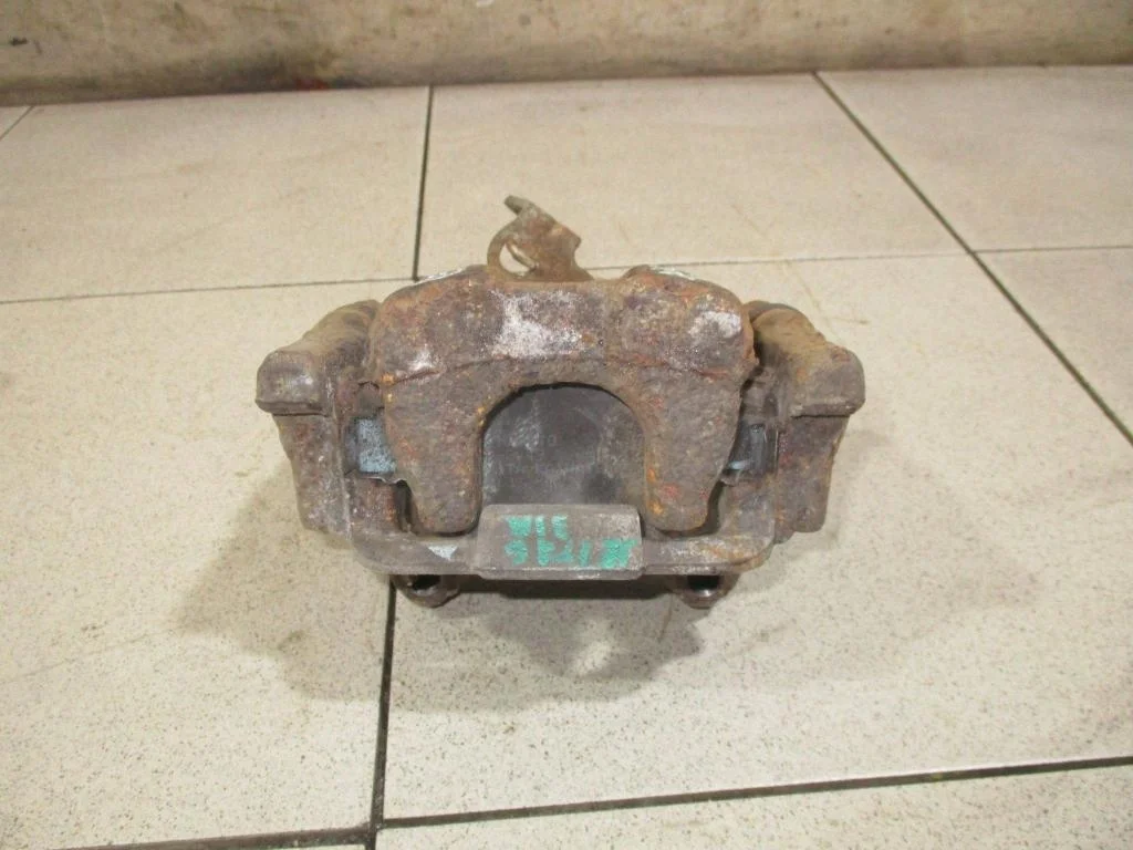 Суппорт задний правый Volkswagen Jetta A6