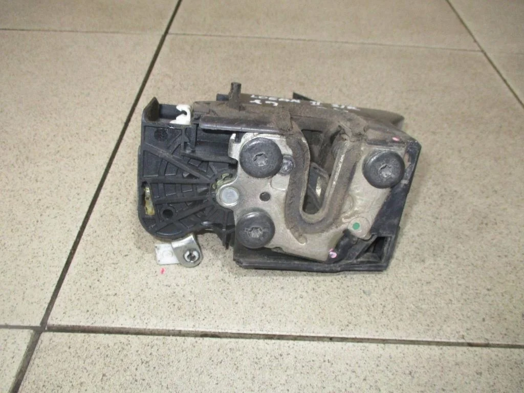 Замок двери задней правой Renault Logan 2 L52