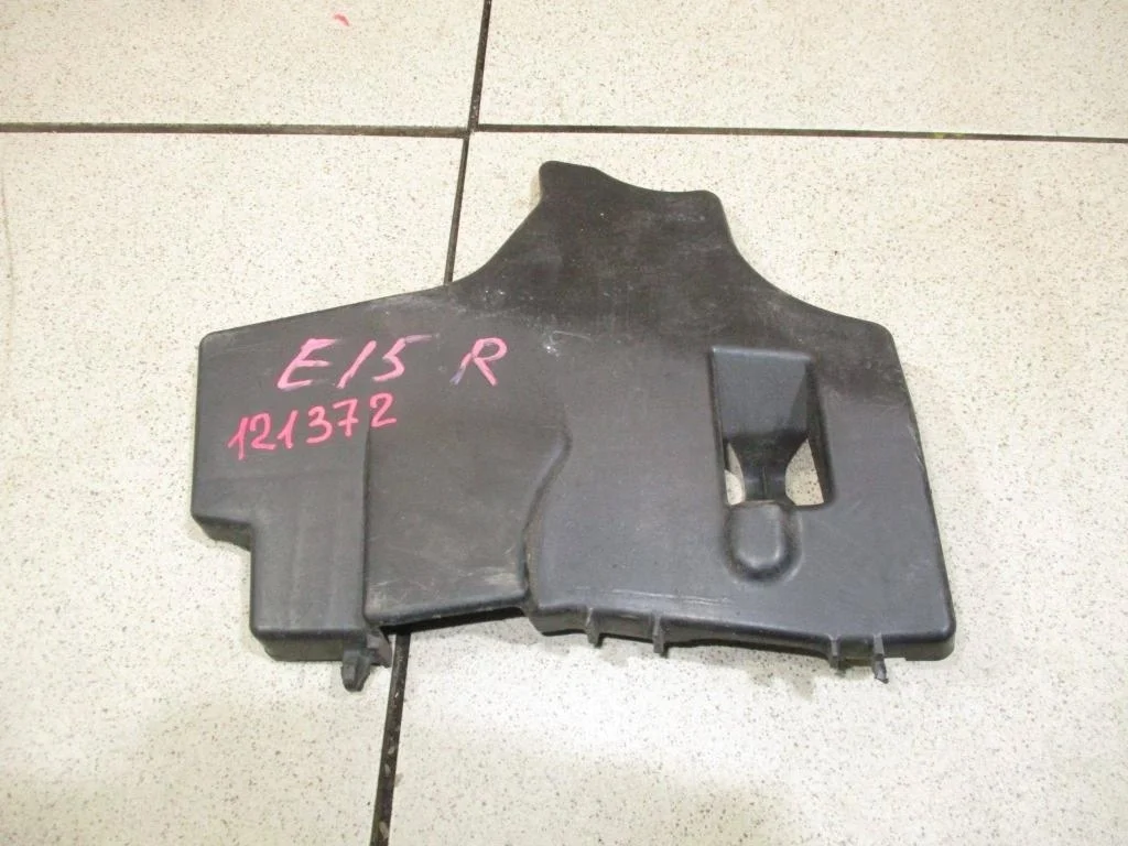 Воздуховод радиатора правый Toyota Corolla E150