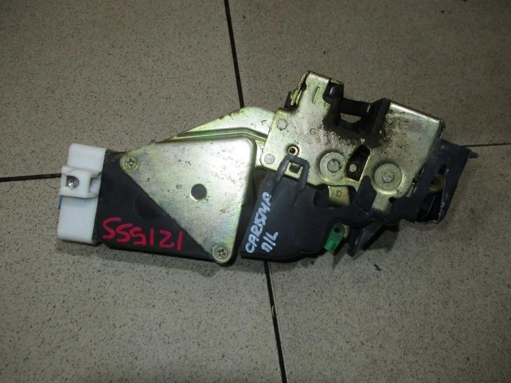 Замок двери передней левой Mitsubishi Carisma DA