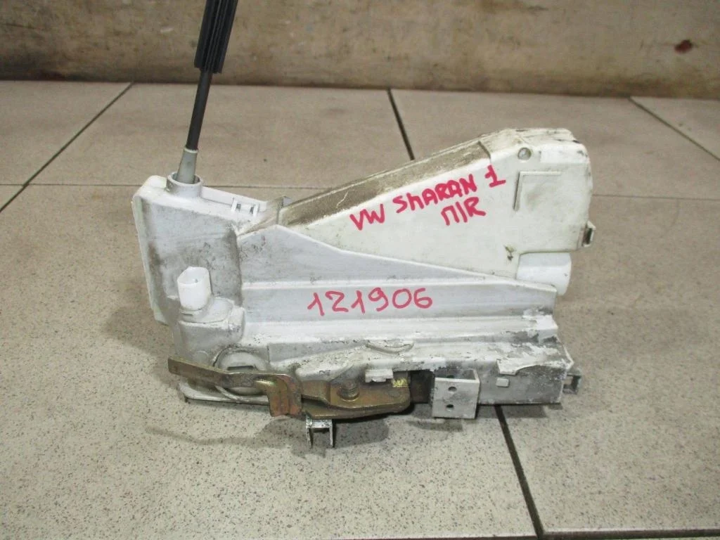 Замок двери передней правой Volkswagen Sharan 1 7M