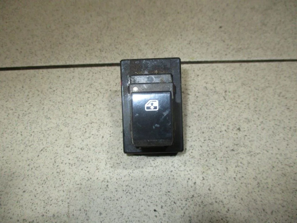 Кнопка стеклоподъемника Kia Ceed 1