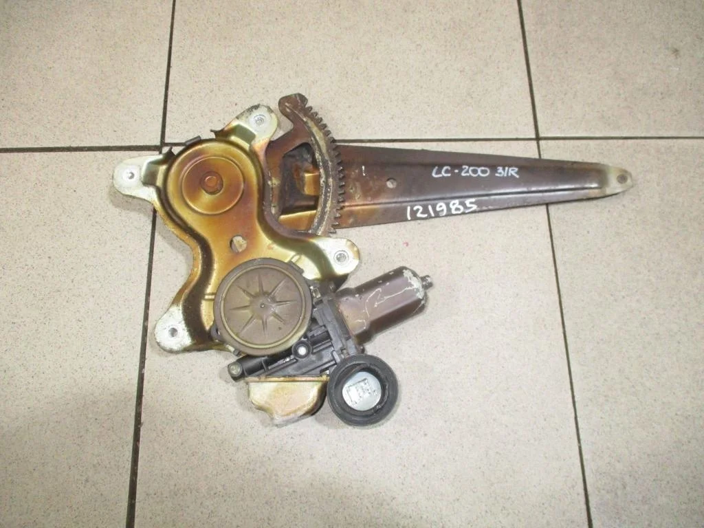 Стеклоподъемник задний правый Toyota Land Cruiser 2008 J200