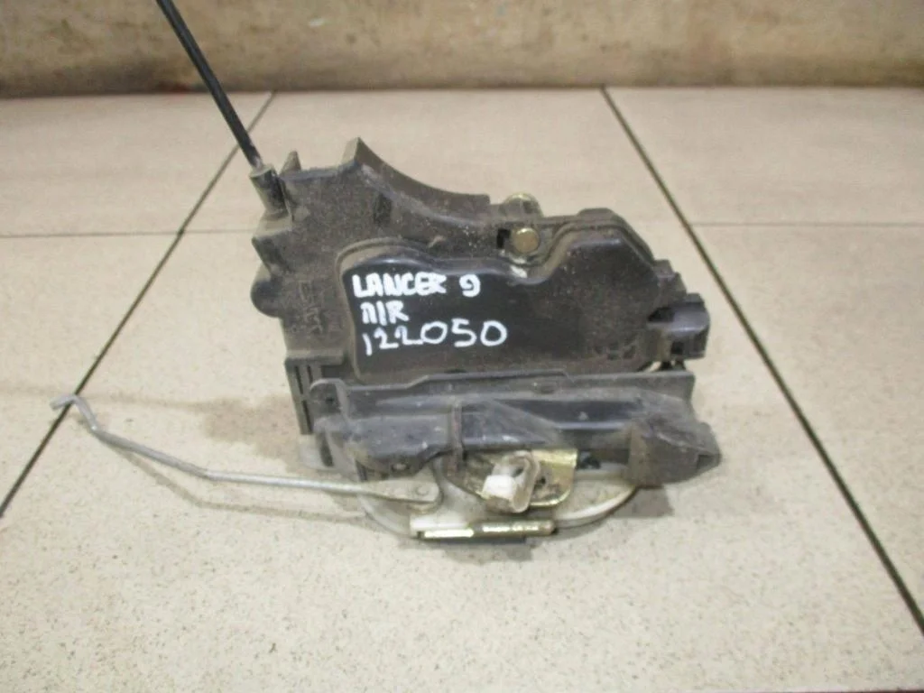 Замок двери передней правой Mitsubishi Lancer 9 CS