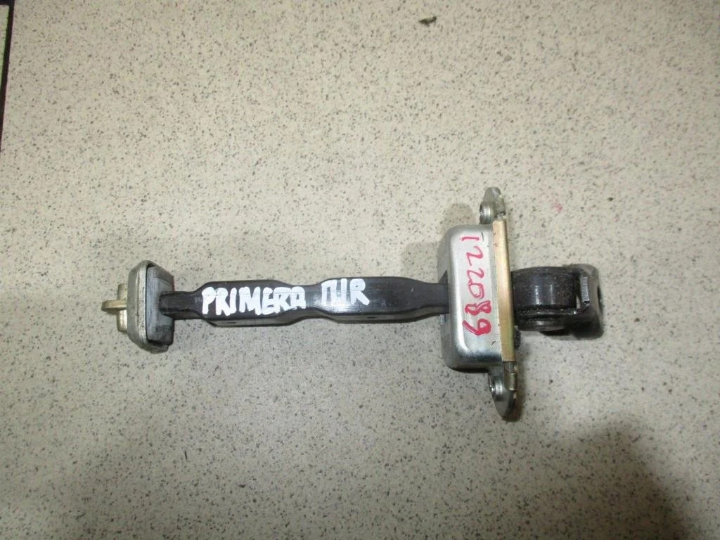 Ограничитель двери Nissan Primera P12