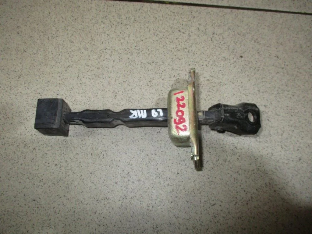 Ограничитель двери Mitsubishi Lancer 9 CS