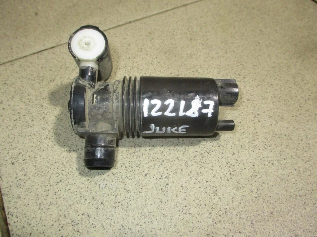 Насос омывателя Nissan Juke F15