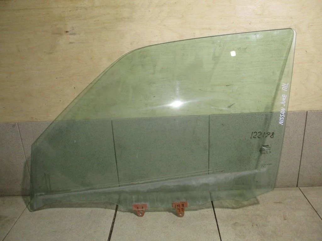 Стекло двери передней левой Nissan Juke F15