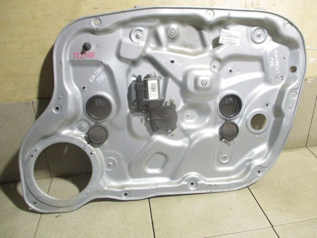 Стеклоподъемник передний правый Kia Ceed 1
