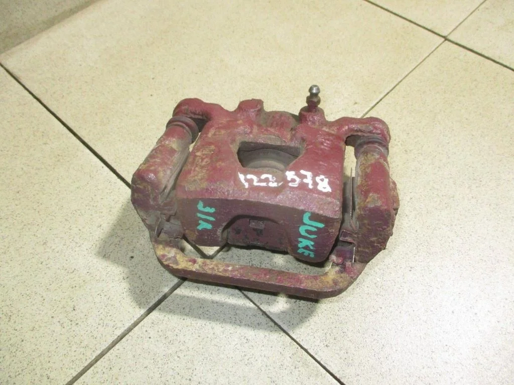 Суппорт задний правый Nissan Juke F15