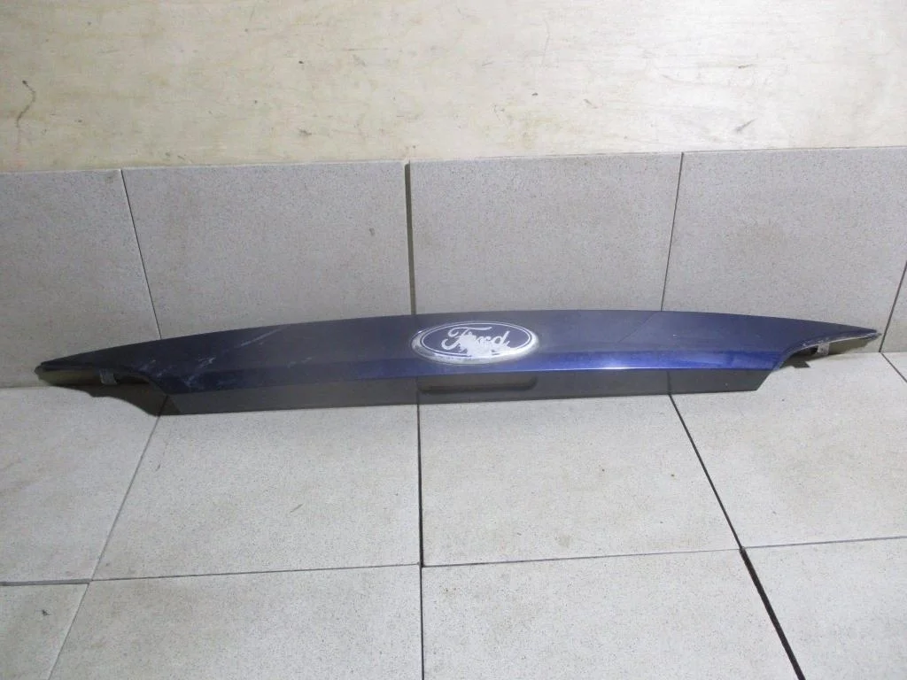 Накладка крышки багажника Ford Focus 3