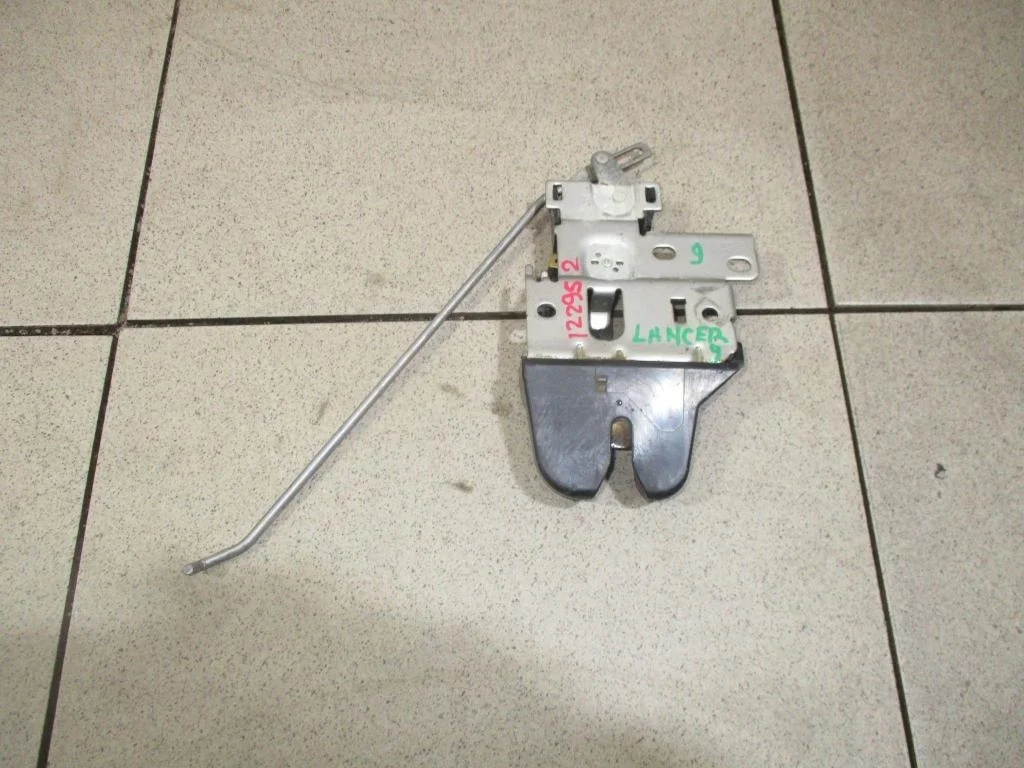 Замок багажника Mitsubishi Lancer 9 CS