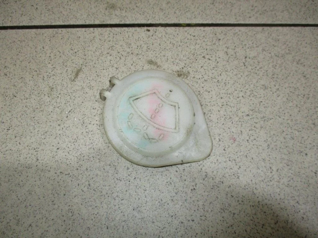 Крышка бачка омывателя Mitsubishi Lancer 9 CS