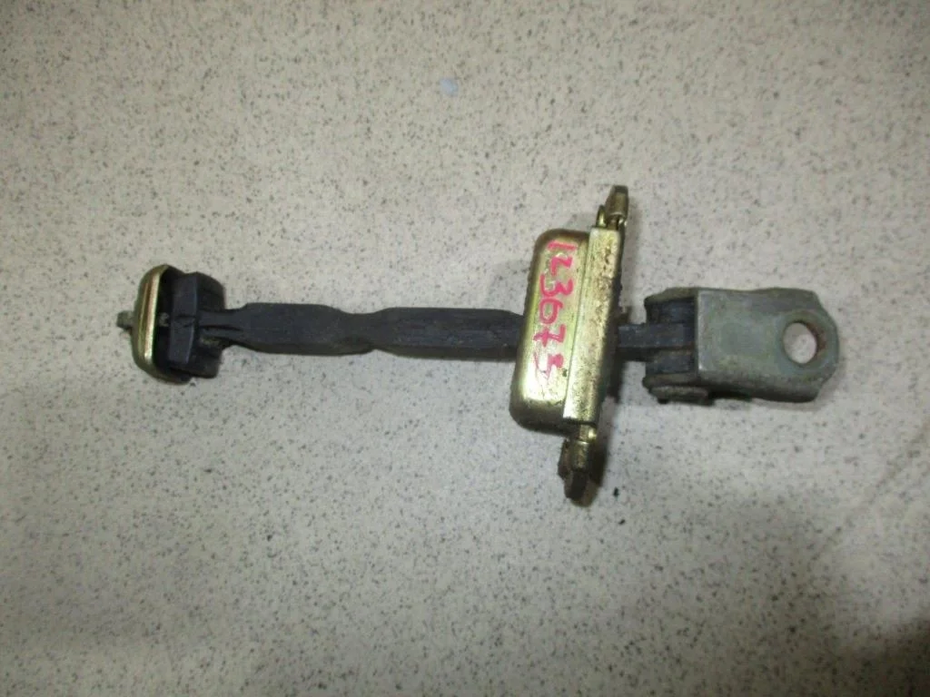 Ограничитель двери Nissan Almera N16