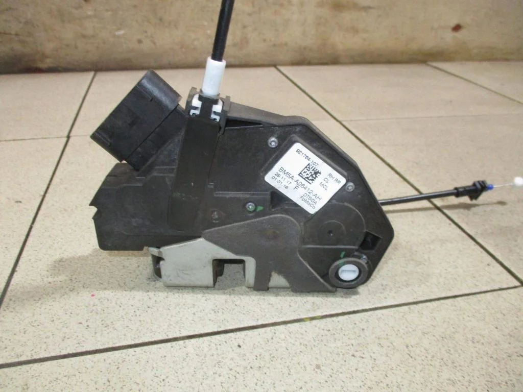 Замок двери задней правой Ford Focus 3