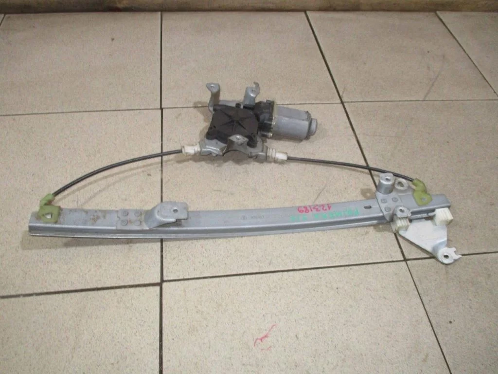 Стеклоподъемник задний правый Nissan Primera P12