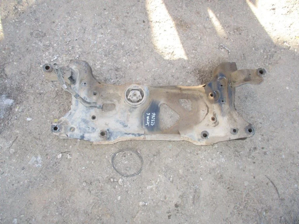 Подрамник Volkswagen Jetta A6