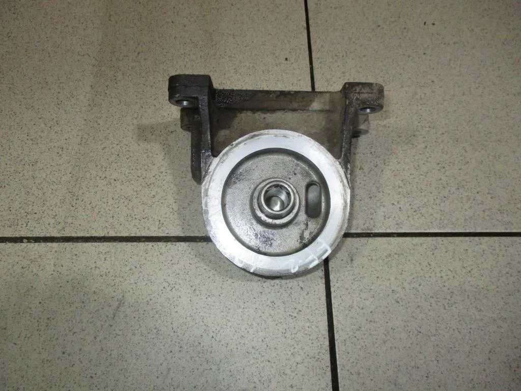 Кронштейн масляного фильтра Ford Focus 2