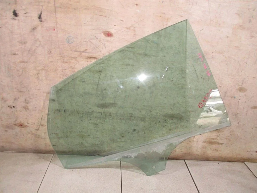 Стекло двери задней правой Ford Focus 3