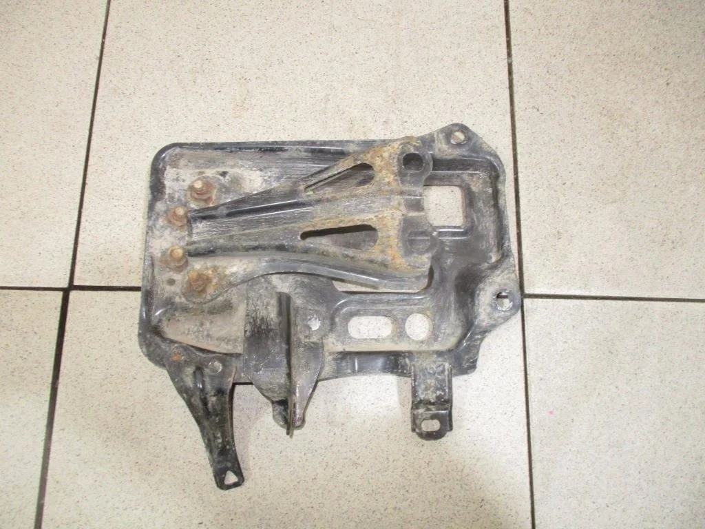 Крепление акб Toyota Corolla E150