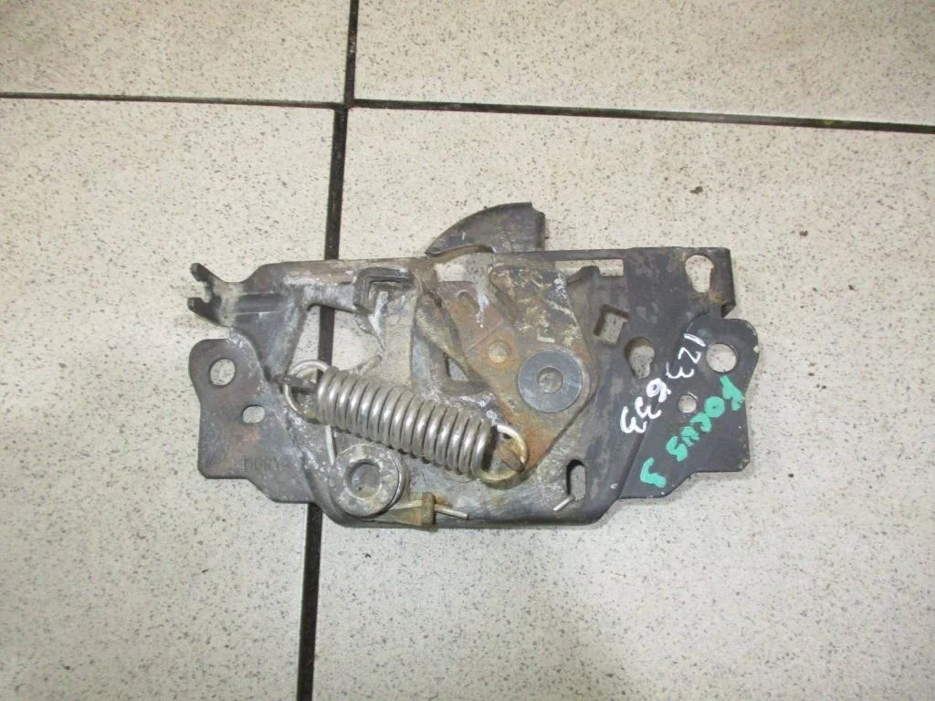 Замок капота Ford Focus 3