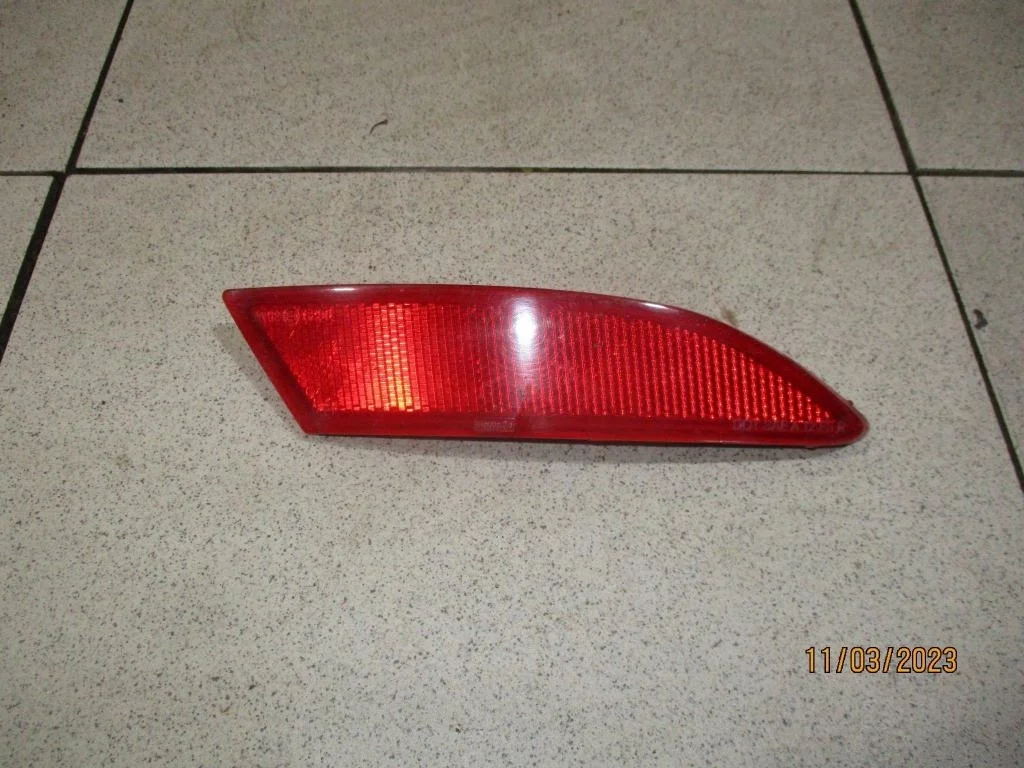 Отражатель в бампер задний правый Ford Focus 3