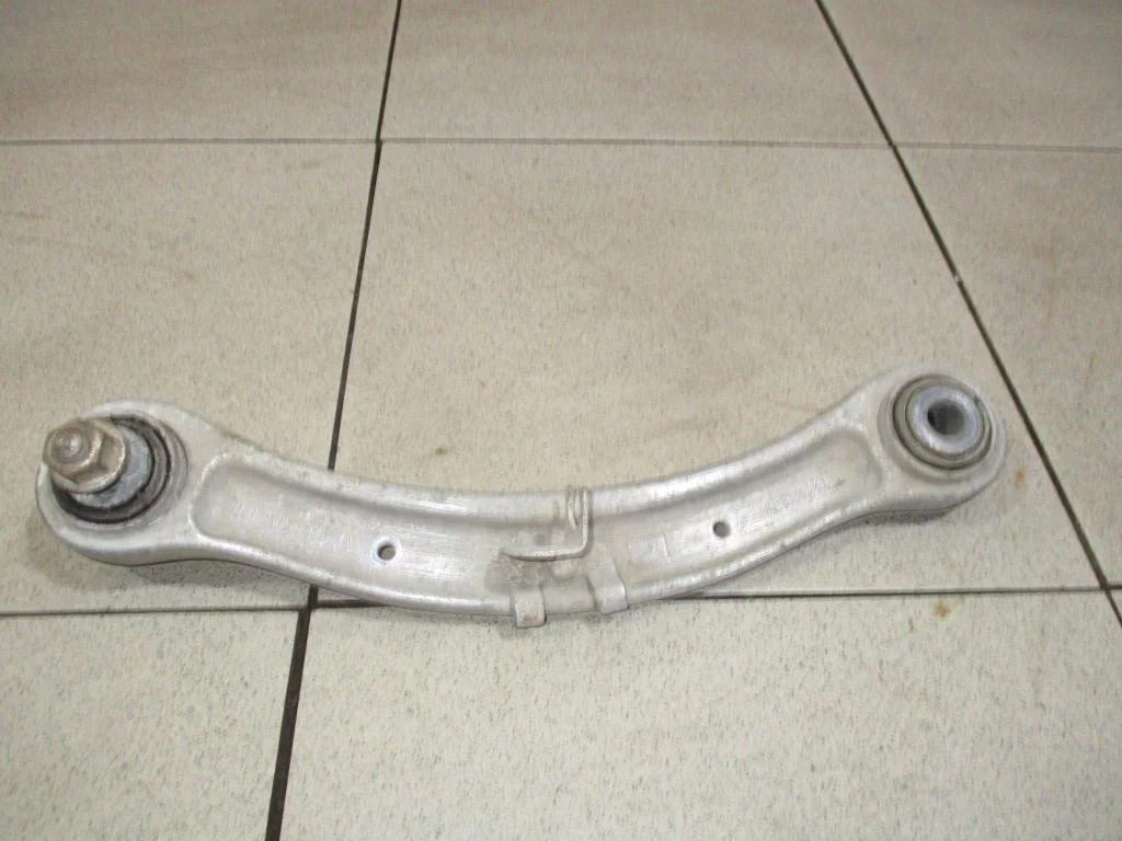 Рычаг задний верхний Audi Q7 2008 4L